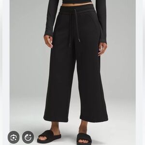 Lululemon Wide Leg Cropped Scuba Jogger XXXS Black